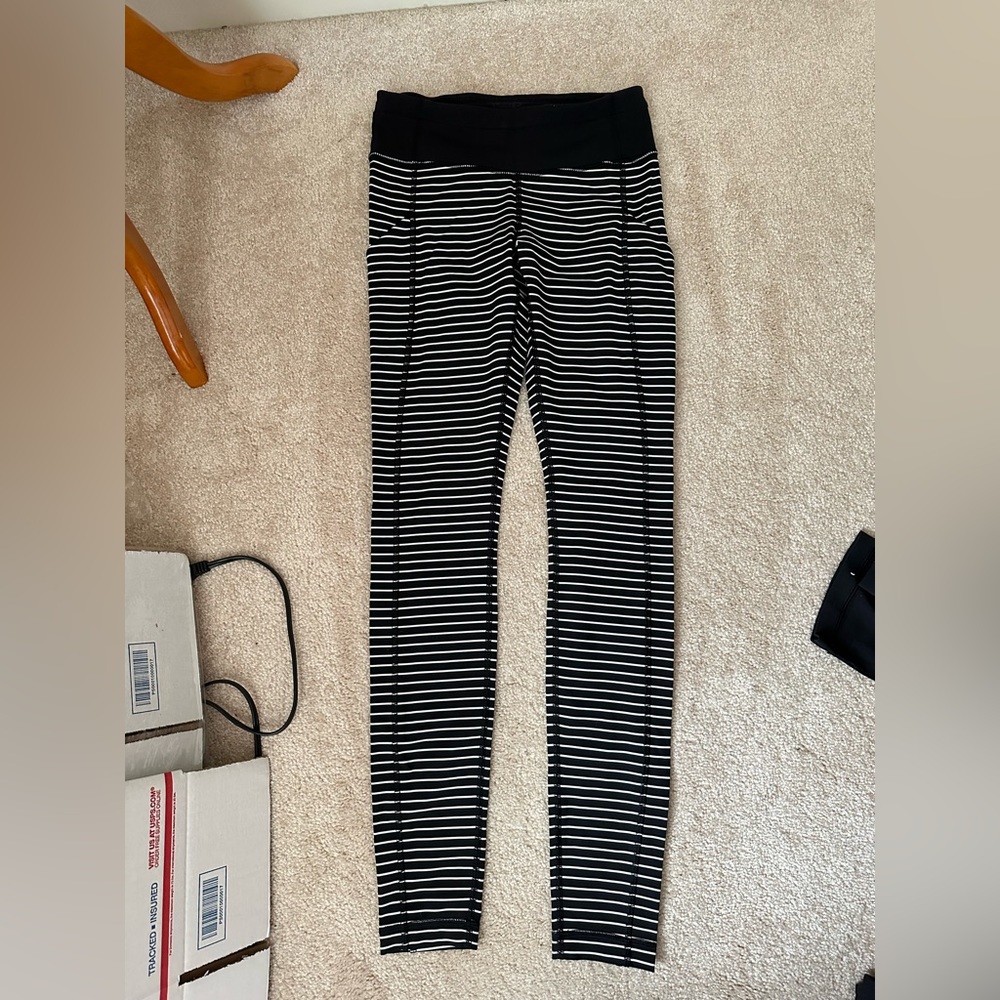 Lululemon Speed Tight II Parallel Stripe black and white size 4.